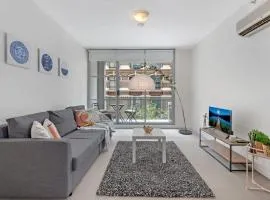 A Comfy & Modern Studio Near Darling Harbour