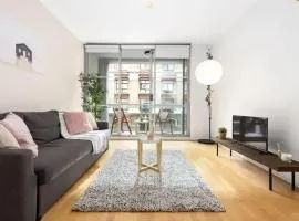 A Stylish & Cozy Studio Next To Darling Harbour