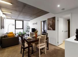 A Cozy Apt Near Grand Prix Circuit FREE Parking, apartment in Melbourne