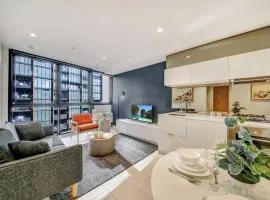 A Comfy 2BR Apt Near Crown & Southern Cross