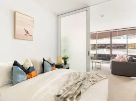 Stylish & Modern 2BR Apt Near Victoria Market