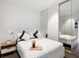 A Stylish Apt for 4 Near Queen Victoria Market