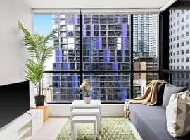 Modern 2BR Apt Next to Victoria Market City Views