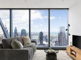 A 2BR Apt with Amazing City Views, FREE Parking