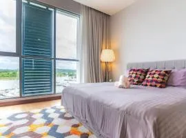 Lux 3BR Suite Puteri Harbour Near Legoland & Hello Kitty
