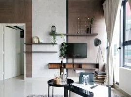 Stylish & Cozy 2BR Apt at Arte Plus, FREE Parking