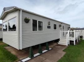 3 Bedroom Stylish Caravan - Vans With Business Sign Not Allowed, cheap hotel in Port Seton