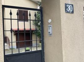Dolce Risveglio vicino Milano, hotel v destinaci Trezzano sul Naviglio