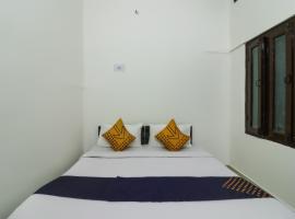 OYO Hotel Priyanka Tourist Lounge, hótel í Barkot