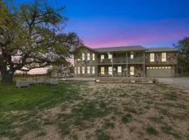 Grasslands Pool Hot Tub Hill Country Views