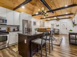 Urban Explorer Pad - 3BR - Backyard -Parking