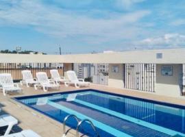 Flat 605B com piscina na cobertura, hotel u gradu Sao Visente