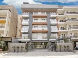 Saltstayz Premier - Near Golf Course Road & Sector 57