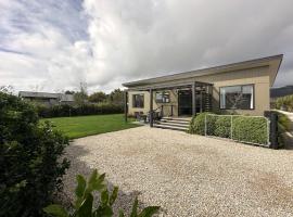 Country Retreats on Ranzau 3, pet-friendly hotel in Nelson