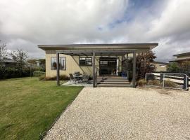 Country Retreats on Ranzau 2, hotel in Nelson