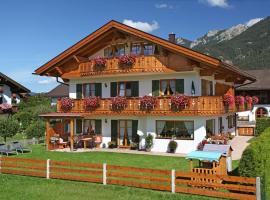 Holiday apartment Zugspitze: Krün şehrinde bir otel