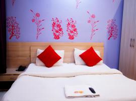 Roomshala 002 Rose Residency Near Yashobhoomi, hotel di Dwarka, New Delhi