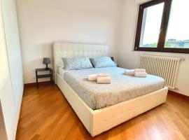 Appartamento con posto auto riservato tra spiaggia, centro, stazione ed ospedale, hotel in Pescara