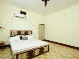 2 Room and Kitchen Furnished Set-up Near Benaras Railway Station โรงแรมในพาราณสี