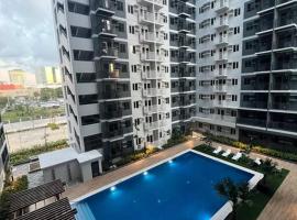 Spacious,comfy condo @ SM Iloilo, hotel in Iloilo City