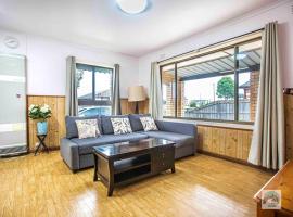 Aircabin - Clayton South - Cozy - 3 Beds Duplex: Clayton şehrinde bir otel