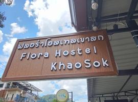 Flora Hostel KhaoSok, hotell i Khao Sok