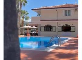 Villa Laura Residence Hotel Apartments & Studios, lejlighedshotel i Ascea