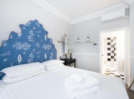 Americana Hotel, Hotel in London