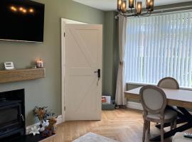 The hidden cottage, vacation home in Wythenshawe
