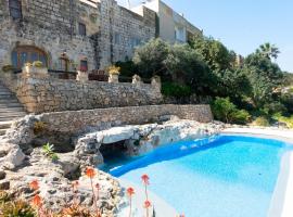 Villeleynah Amazing Gozitan Villa Pool - Happy Rentals, hotell sihtkohas Munxar