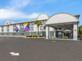 Spark By Hilton Tifton