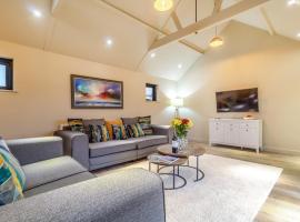 White House Lodges - Nightingale, holiday home in Heveningham