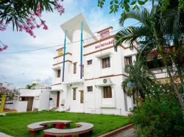 Bay Minaret Villa - Lavish 4BHK Beach House at Ecr Uthandi, hotel en Chennai