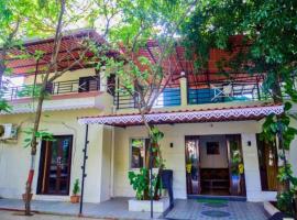 Classic Villa 3 BHK Villa with pool in chondhi, Kihim, Alibag, villa i Alībāg