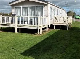 3 Bedroom caravan St osyth beach holiday park with free WiFi and parking