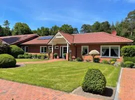 Ruhiges Landhaus am Wald mit Garten