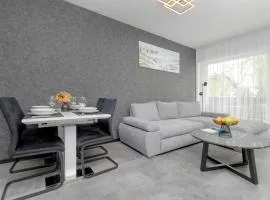 Modern Apartment Close to the Beach in Gdańsk by Noclegi Renters