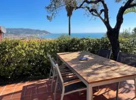 Elegantes Ferienhaus mit Garten und herrlichem Ausblick auf das Meer der italienischen Riviera