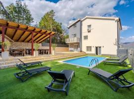 Beautiful Home In Karin With Heated Swimming Pool, hotel din Nadin