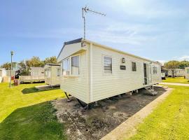 Modern Caravan At Broadland Sands In Suffolk, Sleeps 6 Ref 20256bs, vacation rental in Hopton on Sea