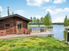 Nice Home In Strngns With 5 Bedrooms, Sauna And Wifi, maison de vacances à Aspö
