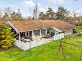 Awesome Home In Væggerløse With Sauna