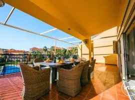 ViVi Homes - Casa Duque Pool, Terrace & Golf