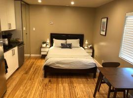 Modern studio within easy reach of Tech Giants, hotell i East Palo Alto