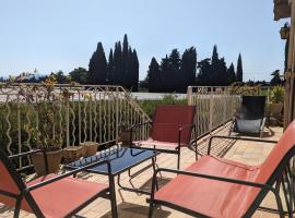 Gîte de campagne Clos Beau Soleil, hotel i Caumont-sur-Durance