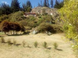 Cabaña los cerezos, hotel con parking en Ubaté