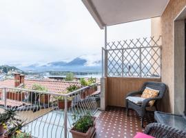 HOST4U - CASA LUCIA, Appartamento Vista Lago D'Iseo a Lovere, hotel di Lovere