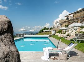 Hotel Valentinerhof, hotel with pools in Siusi