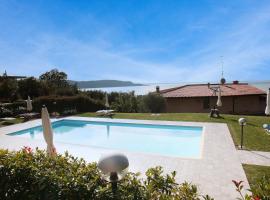 Panorama lake view, pool & garden, 2 bathrooms, kingsize & single-beds, fast Internet, golf hotel in Toscolano Maderno