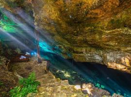 * Dream Villa on Private Cenote 10min to Beach, puhkemaja sihtkohas Akumal